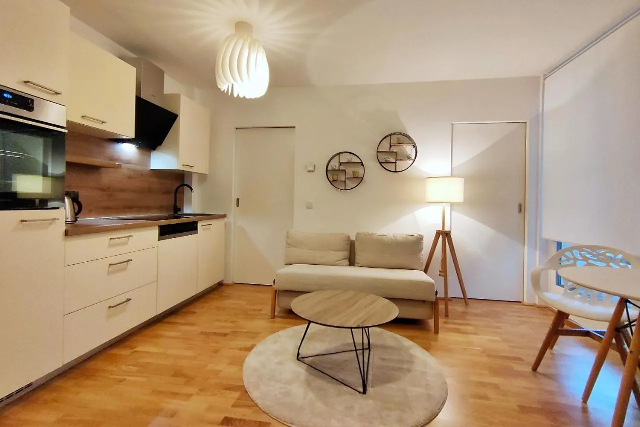 Luma Apartment Near Schoenbrunn With Parking Wiedeń